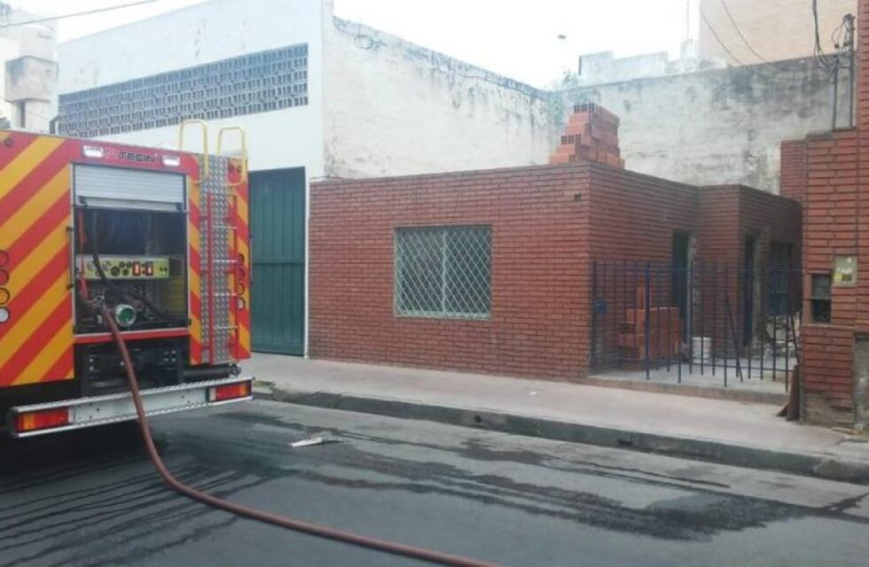 Se incendió parte de una vivienda en barrio Alberdi