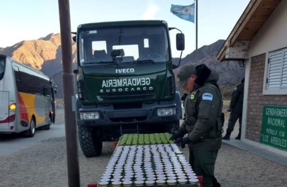 Secuestran 431 recipientes metálicos con marihuana en pomada