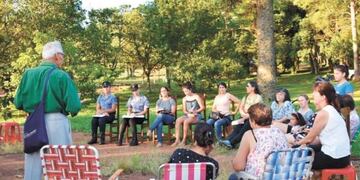 La policía escuchó a los vecinos durante una reunión\u002E