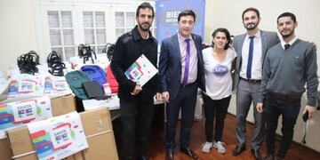Entrega de kits escolares al Movimiento Solidario Rosario\u002E (Prensa)