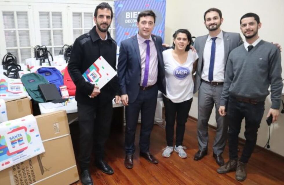 Entregaron kits escolares adquiridos con el dinero de los bienes decomisados a delincuentes