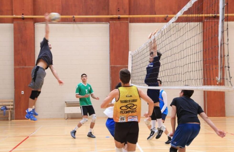 Apoyo al club Universitario de voley para jugar en la liga Nacional