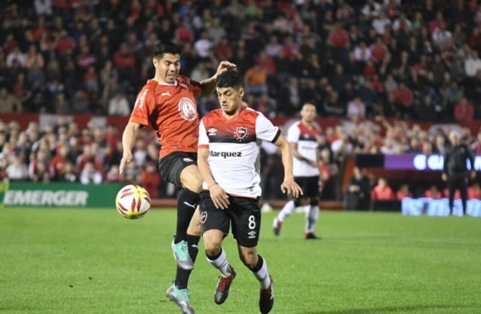 Newell's siempre estuvo en desventaja pero logró un empate 2 a 2 ante Independiente