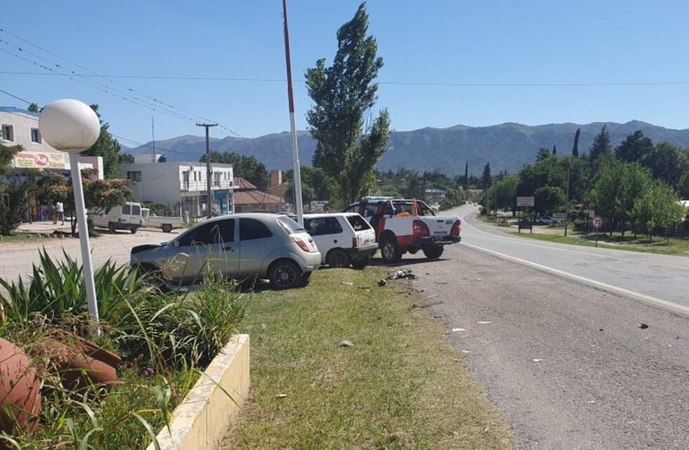 Fuerte choque frontal en Villa Parque Síquiman