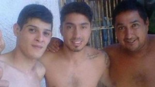 Luciano Cabral junto a su padre y un recluso en la cu00e1rcel de San Rafael.