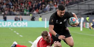 New Zealand's Richie Mo'unga runs to score a try during the Rugby World Cup bronze final game at Tokyo Stadium between New Zealand and Wales in Tokyo, Japan, Friday, Nov\u002E 1, 2019\u002E (AP Photo/Aaron Favila )