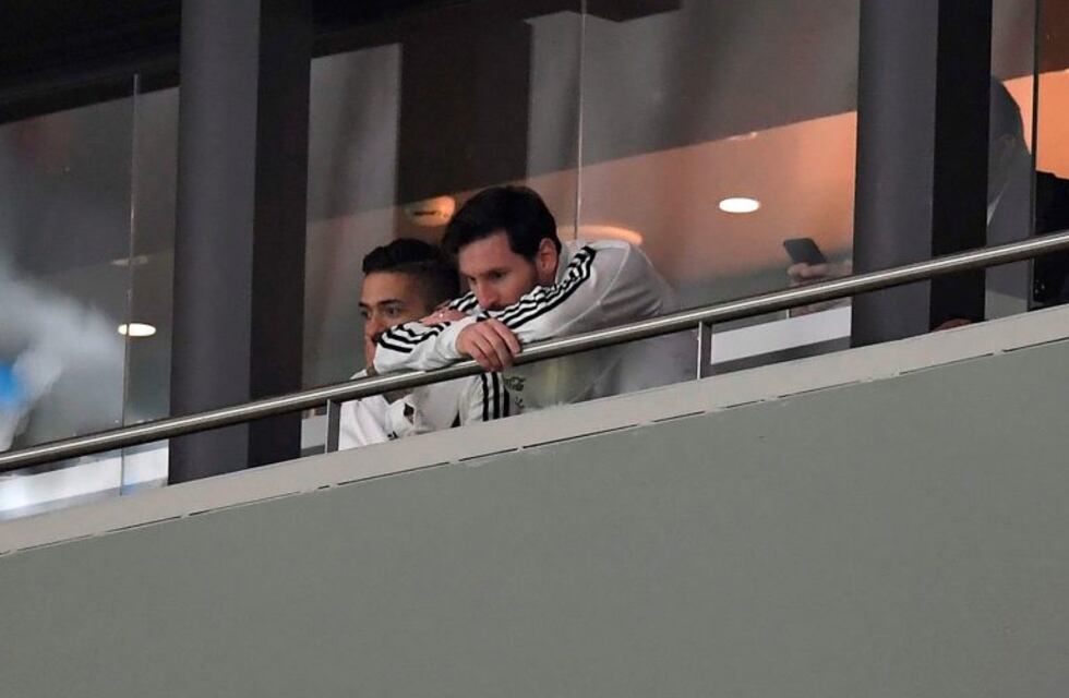 Lionel Messi, dolido por la durísima lesión de Manu Lanzini