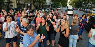 Familares y vecinos realizaron una protesta, en demanda de justicia por el asesinato de Bruno Picco\u002E