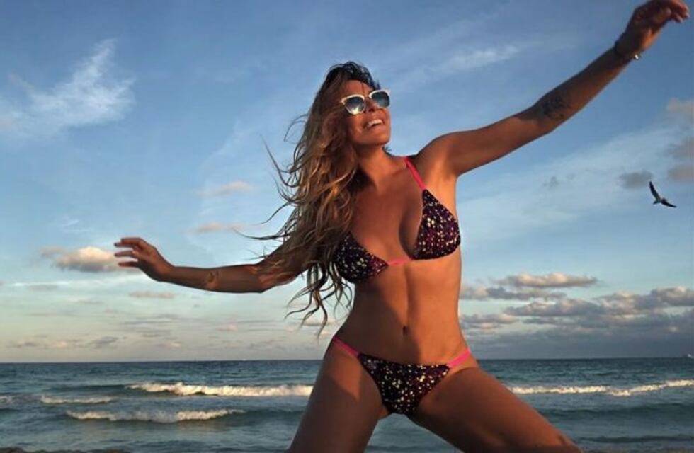 Mónica Ayos provocó furor en las redes al compartir una foto de espaldas