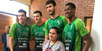 Un grupo de jugadores de Atenas visitó la casa Ronald McDonald\u002E