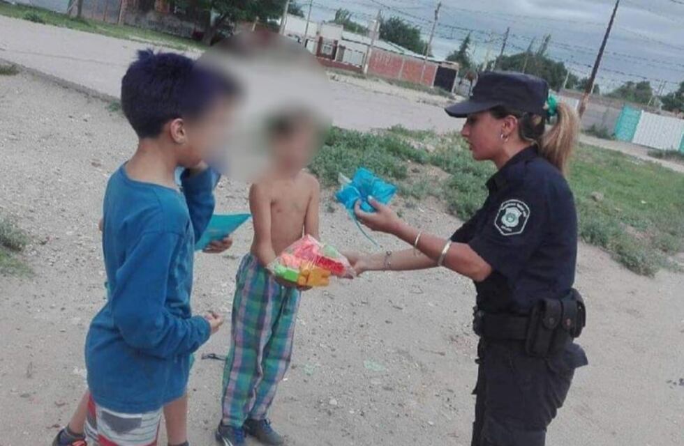 Una policía solidaria en Bahía Blanca