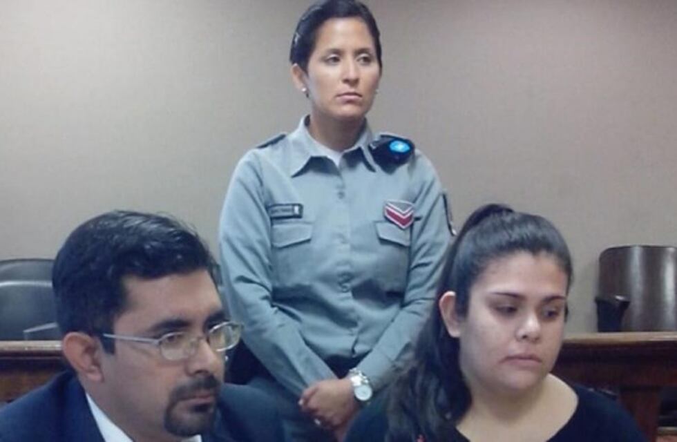 Inició el juicio contra una mujer que dio a luz una beba y la arrojó a un basural en Santiago del Estero