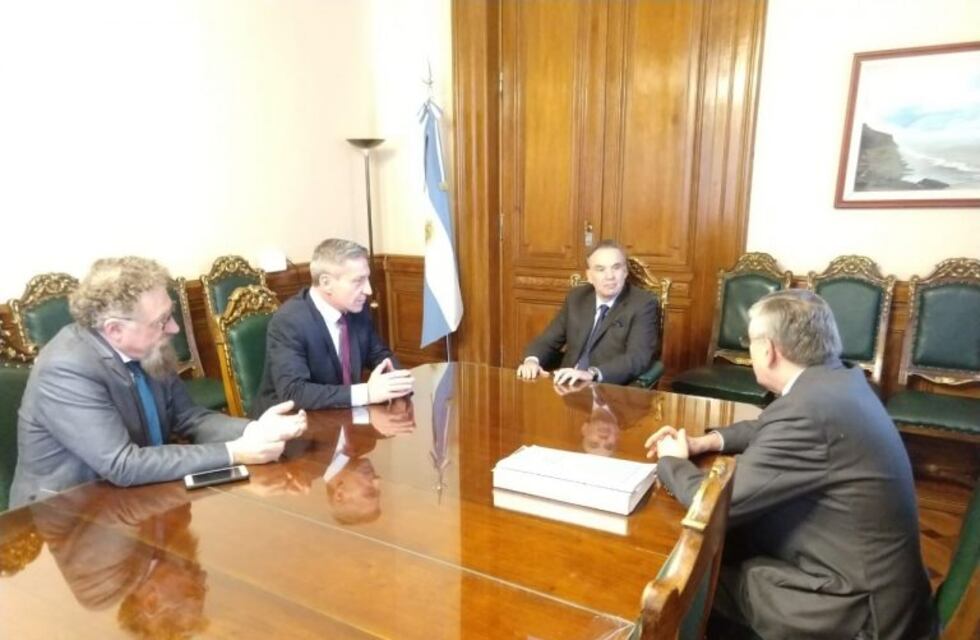Arcioni se reunió con Pichetto por los ajustes y recibió apoyo por el Bloque Patagónico