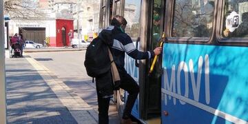 Es obligatorio usar barbijo sobre nariz, boca y mentón para subir al ómnibus\u002E (@movilidadros)