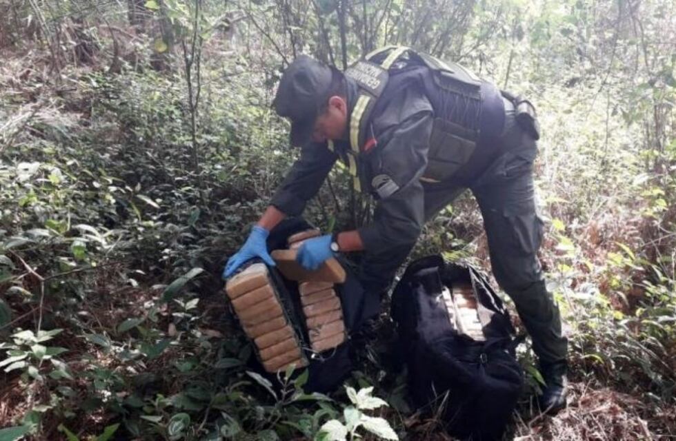 Transportaba droga, divisó a personal de la Gendarmería y huyó