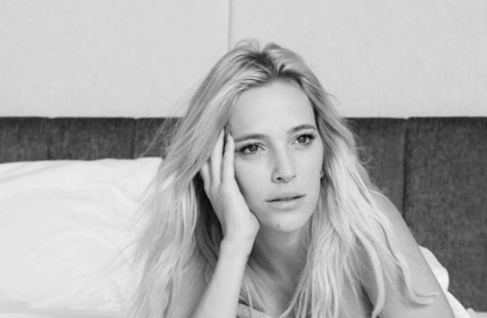 Luisana Lopilato publicó fotos sensuales esperando que le lleven unos mates a la cama