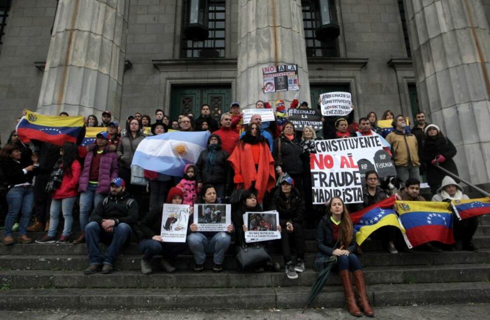 Cientos de venezolanos repudiaron en Buenos Aires la elección constituyente de Maduro