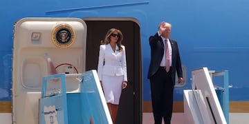 U.S. President Donald Trump (R), and his first lady Melania Trump, waves upon arrival at Ben Gurion International Airport in Lod near Tel Aviv, Israel May 22, 2017. REUTERS/Jonathan Ernst