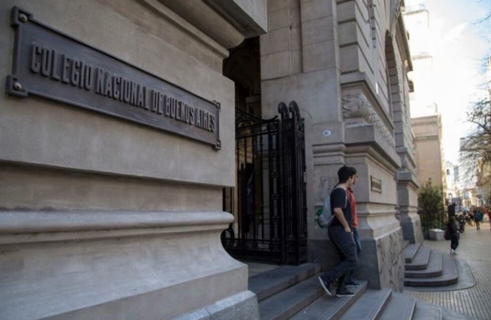 Increparon a dos veteranos de Malvinas en una charla en el Colegio Nacional Buenos Aires
