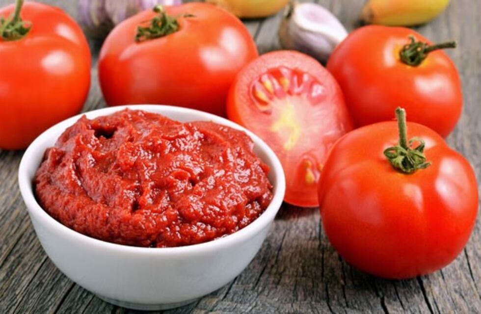 La Anmat prohibió la venta de dos marcas de tomate triturado