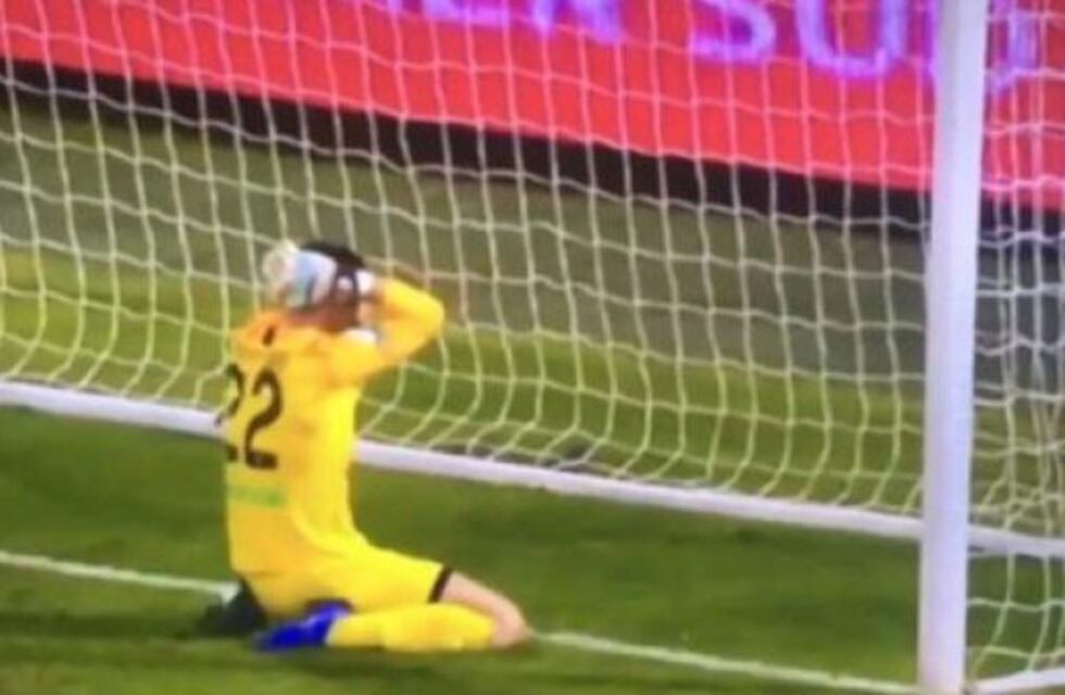 El blooper del año: el increíble gol en contra de un arquero italiano