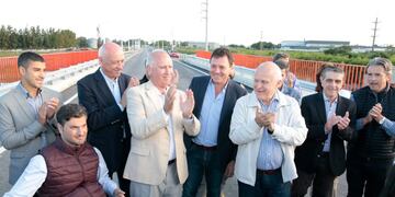 El mandatario inauguró este sábado el nuevo puente entre San Lorenzo y Puerto General San Martín\u002E (@gobsantafe)