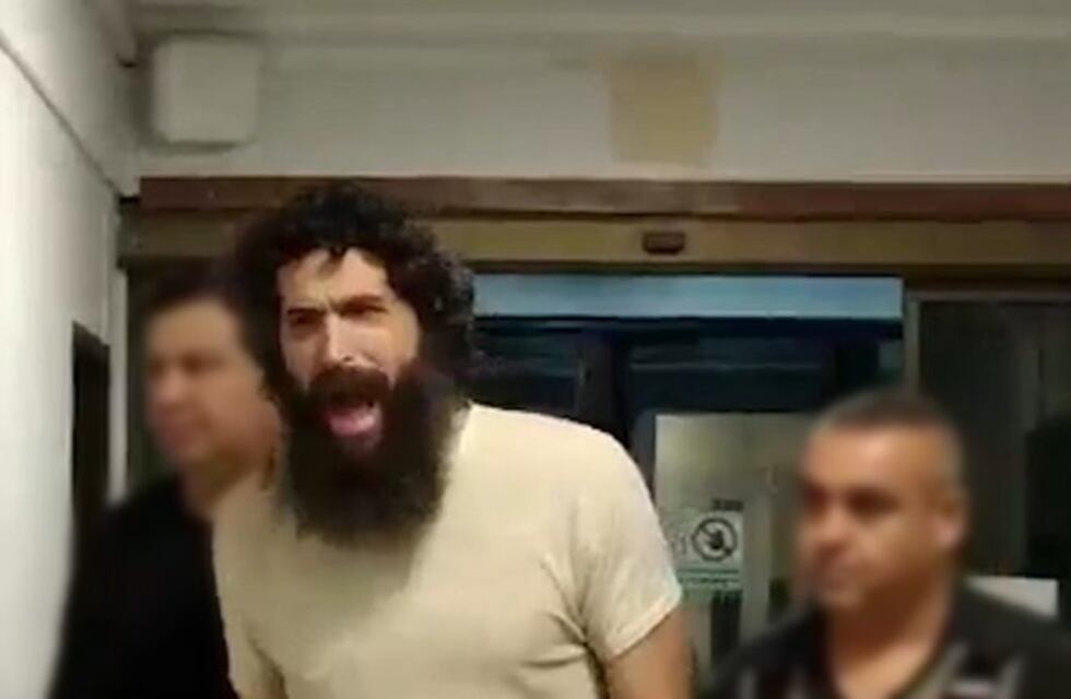 Nuevo ataque psicótico del 'Hombre Gato': ingresó maullando a Tribunales