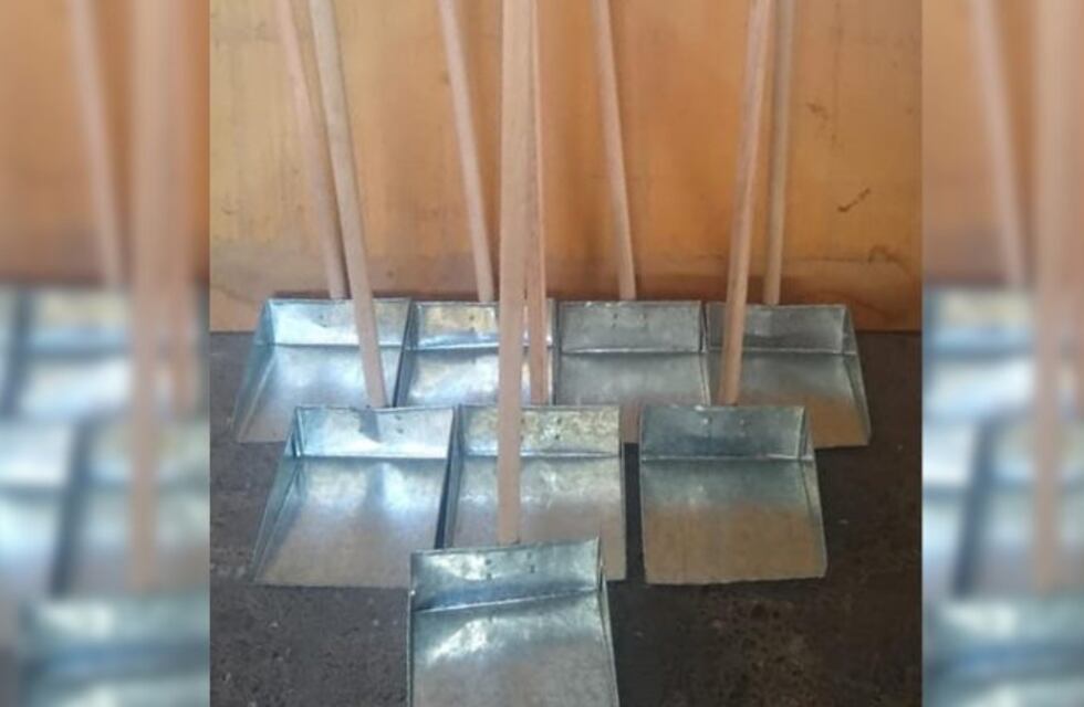 Fabrica palas para ayudar a su familia porque su padre sufrió un ACV