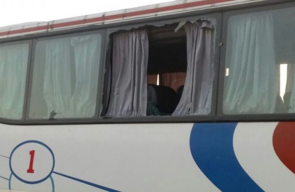 Se agrava la ola de ataques a piedrazos en la Autopista Rosario - Santa Fe: ya se registra al menos uno por día