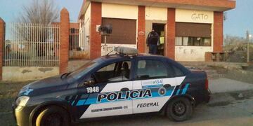 Policia Federal durante operativo Vianda Blanca en Caleta Olivia