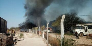 Incendio en depósito de recicladora