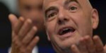 seleccion argentina campeon campeona del torneornrnFIFA's President Gianni Infantino gestures during the Colombia 2016 FIFA Futsal World Cup match final between Argentina and Russia at the Coliseo El Pueblo stadium, in Cali, Colombia on October 1, 2016. / AFP PHOTO / LUIS ROBAYO colombia Gianni Infantino campeonato torneo mundial de futsal 2016 futsal futbol de salon partido final seleccion argentina rusia