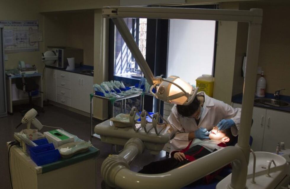 Dentistas cobran un adicional de 1.500 pesos para cubrir costos de protección del covid-19