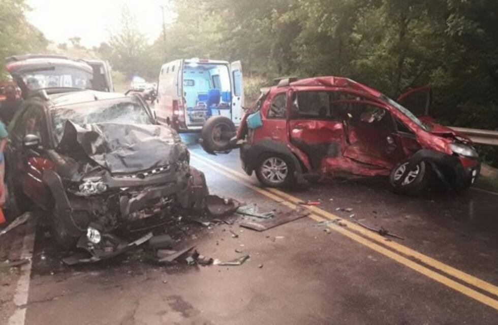 Tres heridos por un choque en Nono