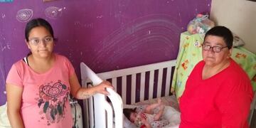 Gael junto a su mamá y su abuela (FM Profesional)