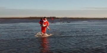 Operativo de prefectura para rescatar a 16 peronas que quedaron varados en la ría