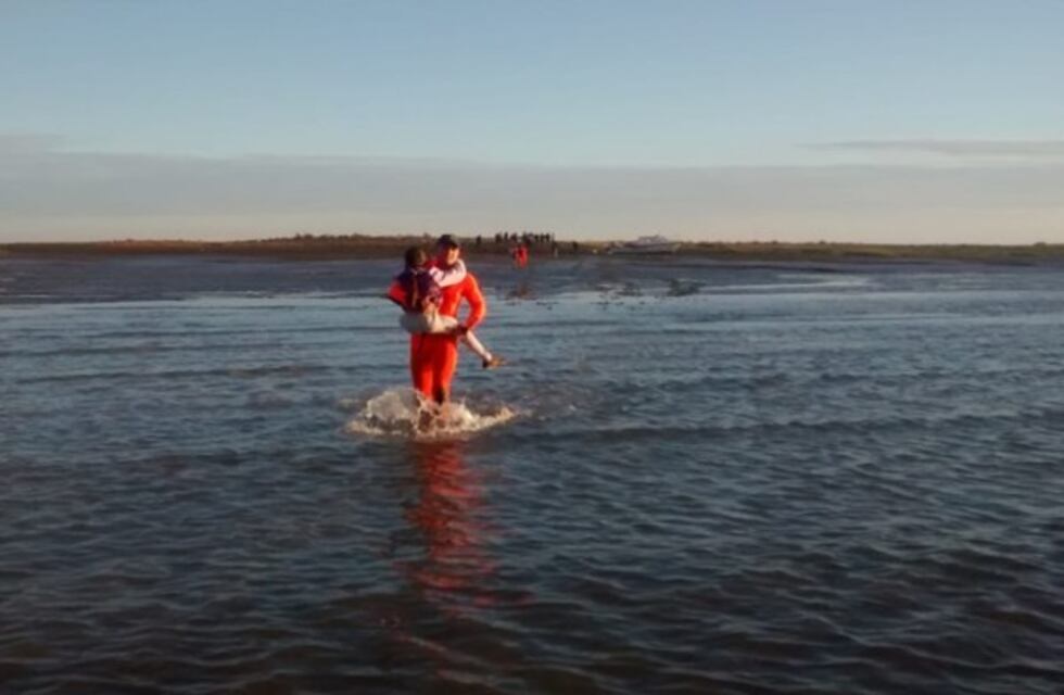 Realizaban una excursión y quedaron atrapados en la ría