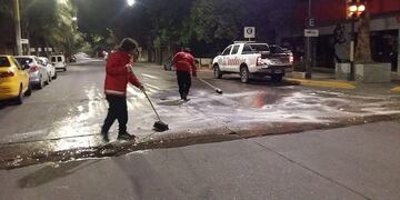 La escarcha se acumula en las calles de la ciudad y se arroja sal por parte de la Municipalidad para evitar los deslizamientos\u002E