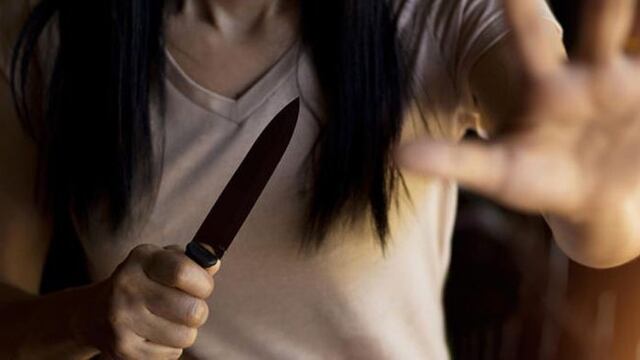 Una mujer acuchilló a su pareja tras una discusión de pareja.