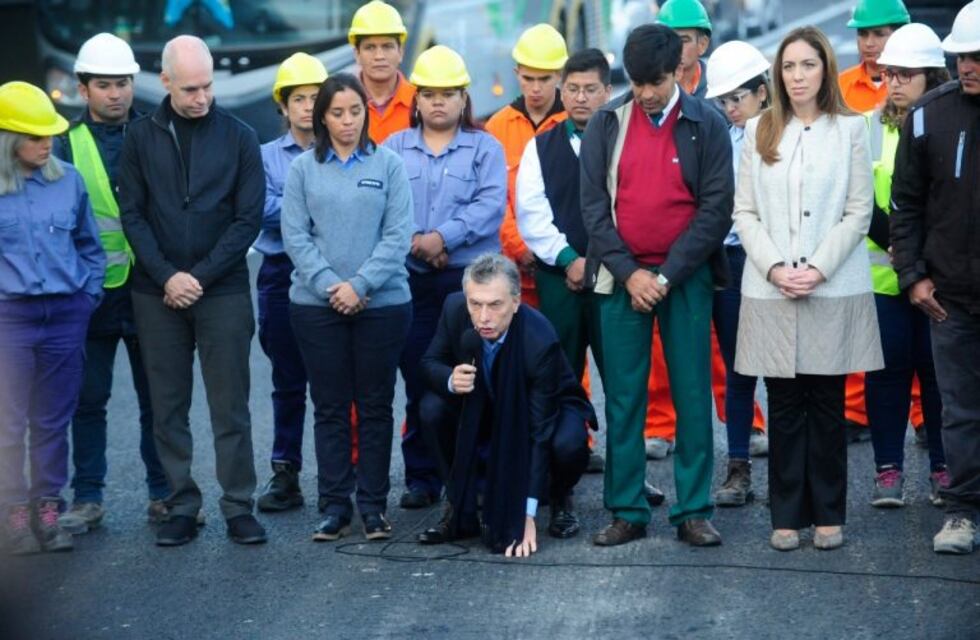 Mauricio Macri inauguró el Paseo del Bajo: "Este pavimento es real"