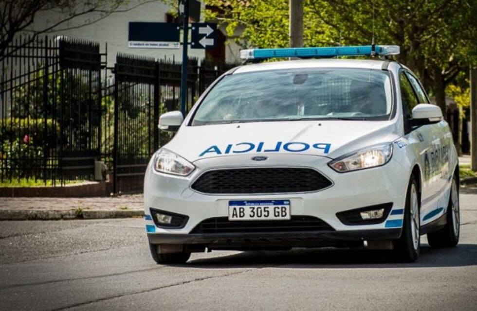 Delincuentes se llevaron una moto y una caja registradora de una heladería en Roca