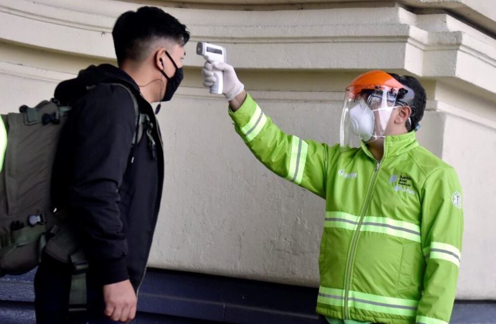 Realizaron testeos olfativos y controles de temperatura en la estación de trenes de La Plata