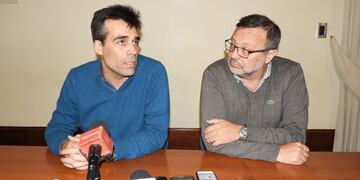 López junto a Mario Gygli en conferencia de prensa