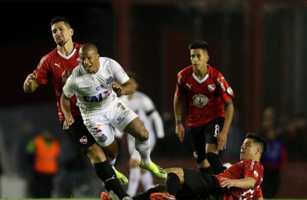 Carlos Sánchez fue habilitado para jugar esta noche ante Independiente