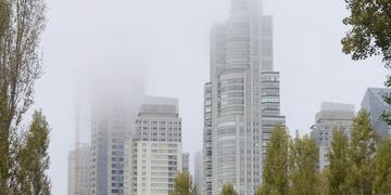 DYN07, BUENOS AIRES 13/05/2017, LA PRESENCIA DE NIEBLA Y NEBLINAS SOBRE LOS CIELOS DE LA CIUDAD Y EL GRAN BUENOS AIRES PROVOCÓ UNA REDUCCIÓN DE LA VISIBILIDAD EN LAS PRIMERAS HORAS DE HOY\u002E FOTO: DYN/JAVIER BRUSCO\u002E buenos aires  niebla en la ciudad neblina reduccion de la visibilidad vista vistas de los edificios