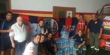 Donación de agua para los bomberos de Punta Alta