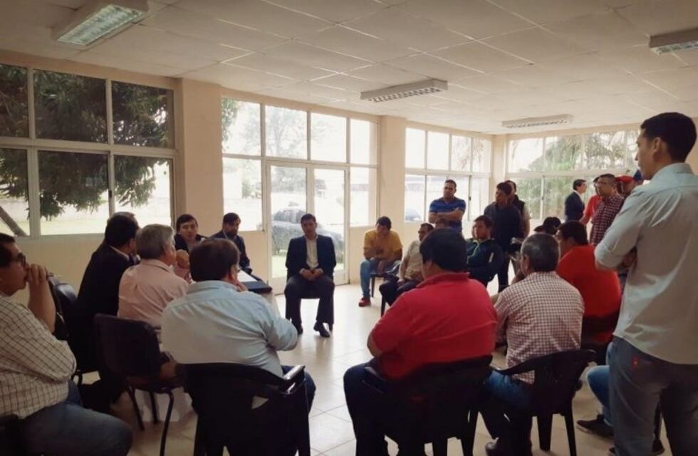 El equipo del Ministerio de Trabajo se reunió con los despedidos de la textil Alpargatas