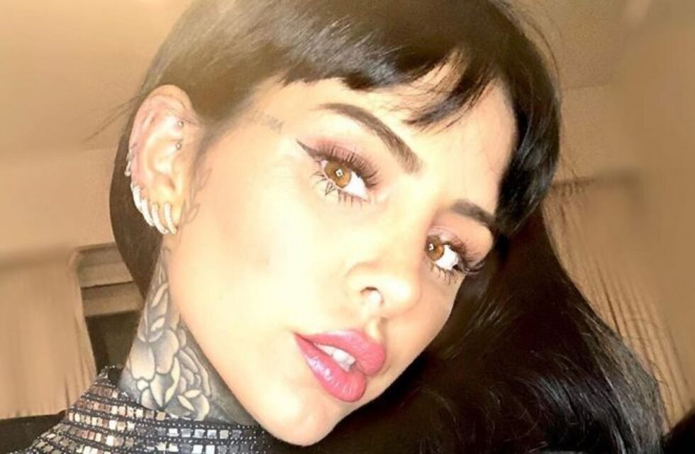 Candelaria Tinelli publicó dos extrañas fotos desde la ducha