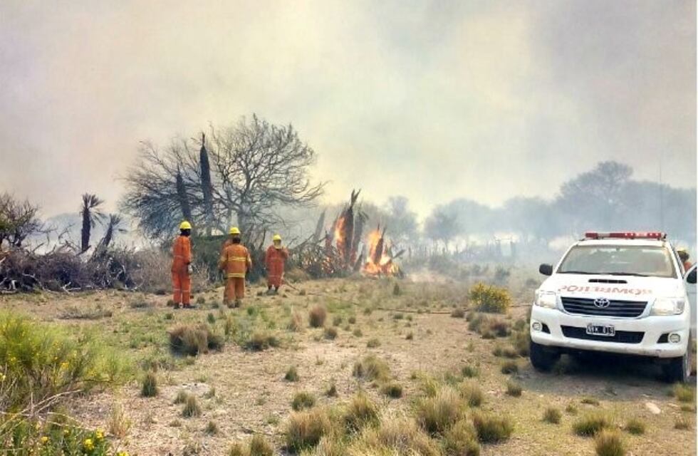Sin agua, esperan que el fuego siga en Guasapampa