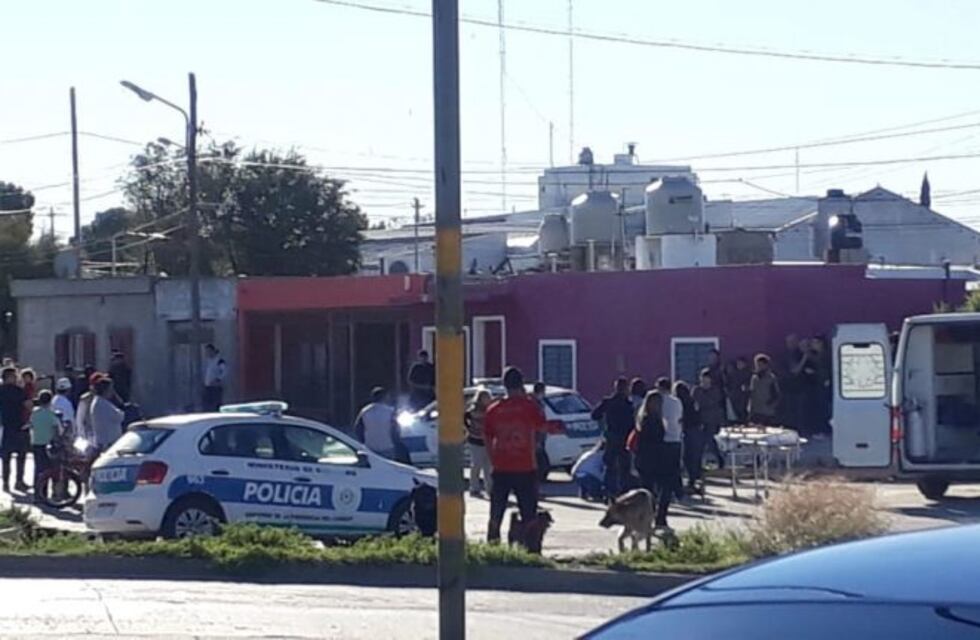 Escapaba de la policía y atropelló a un ciclista